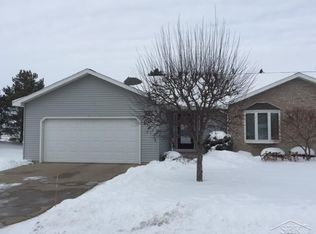 176 Timber Ridge Dr, Vassar, MI 48768