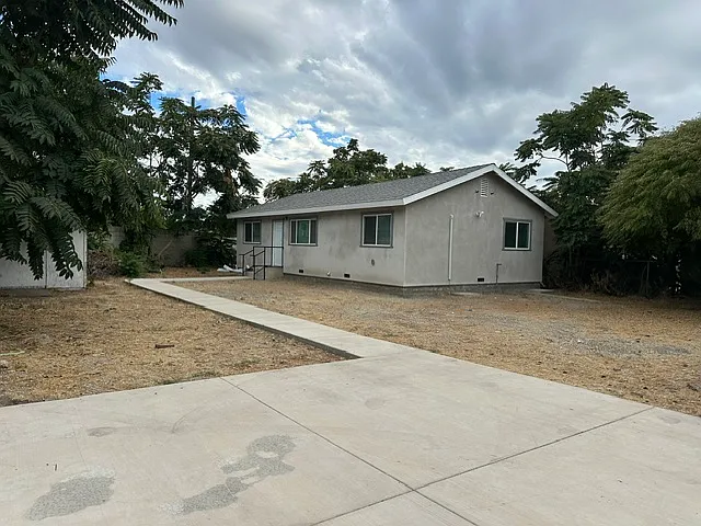 3 bed, 1000 sqft, $3,100 — Photo 1