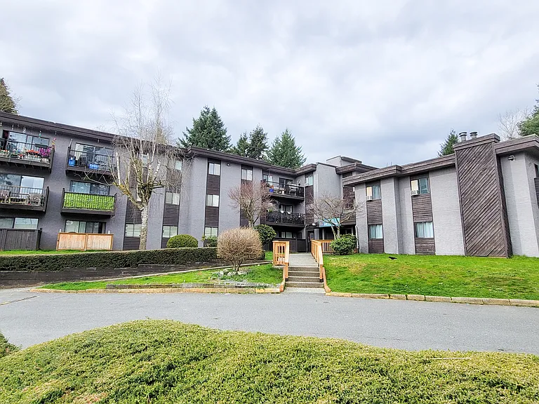 2525 Hill Tout St — Photo 16