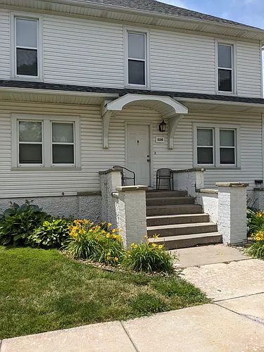 1006 W 4th St #B Photo 1