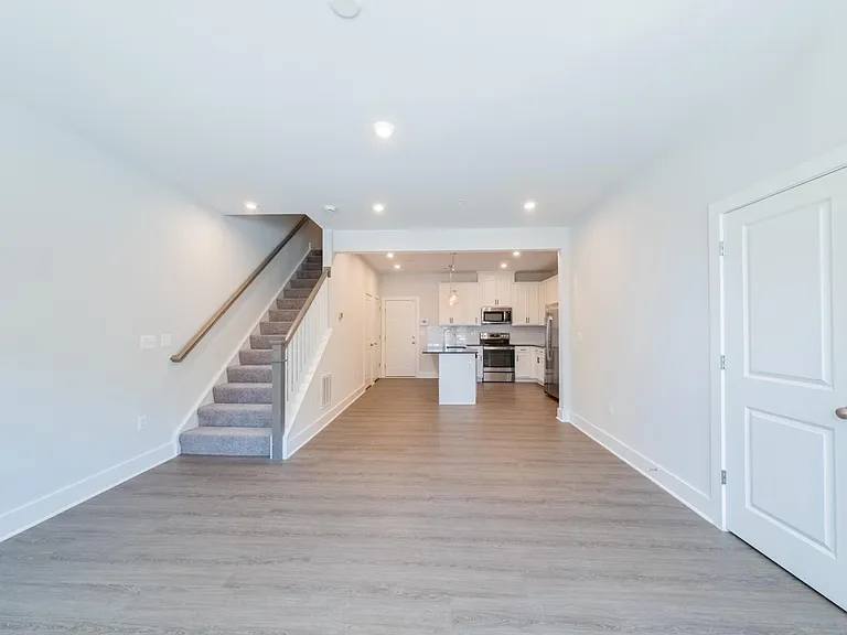 1105 N Lombardy St #A — Photo 3