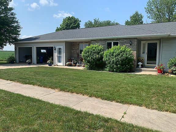 3rd image of 1402 Country Meadows Dr