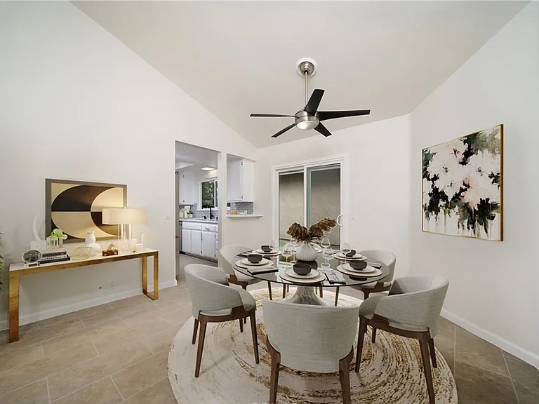 Dinning room / Family room