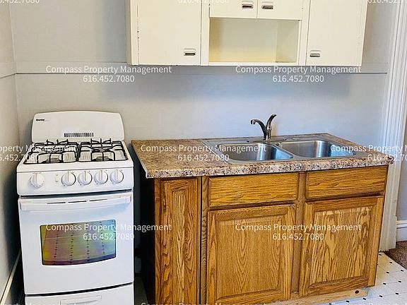 5th image of 1803 Oakwood Ave NE