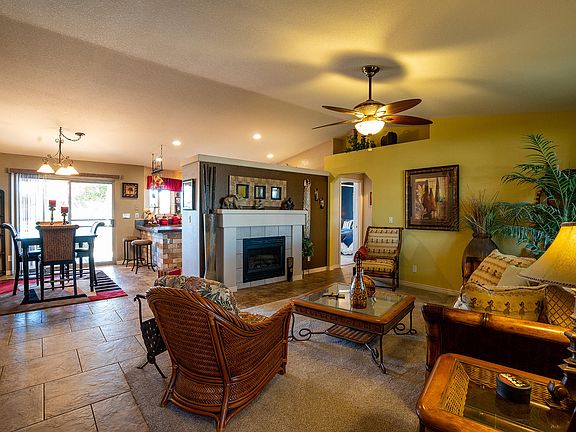 3rd image of 460 Sunfield Dr