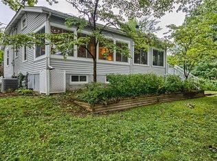 823 W Rose Hill Ave, Saint Louis, MO 63122