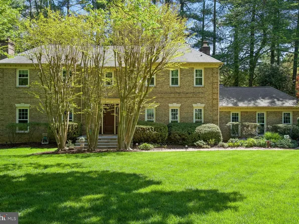 1034 Northwoods Trl, McLean, VA 22102