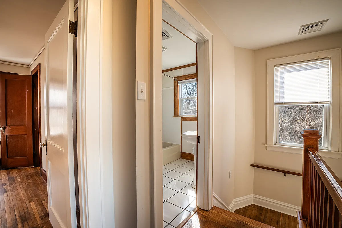 Building Photo - 228 Crawford St #B