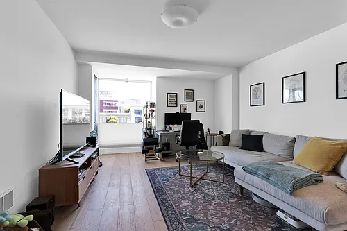 555 4th St Photo 1