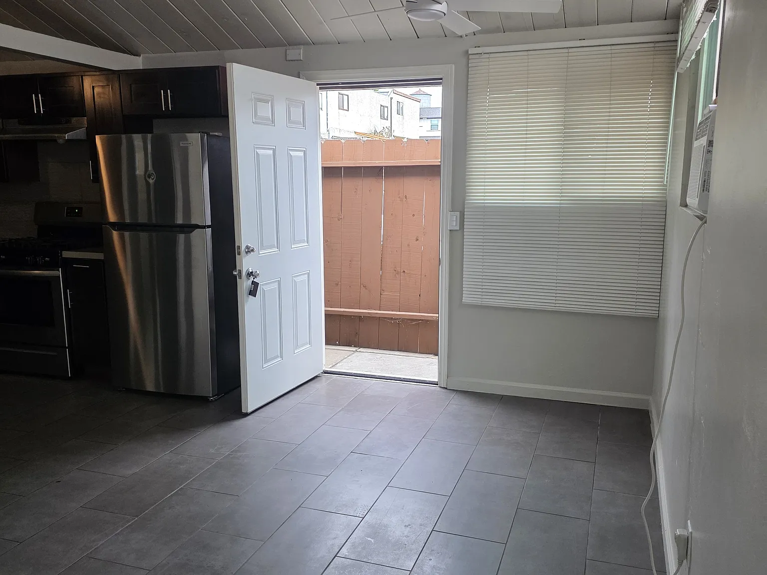 1 bed, 500 sqft, $2,300 — Photo 2