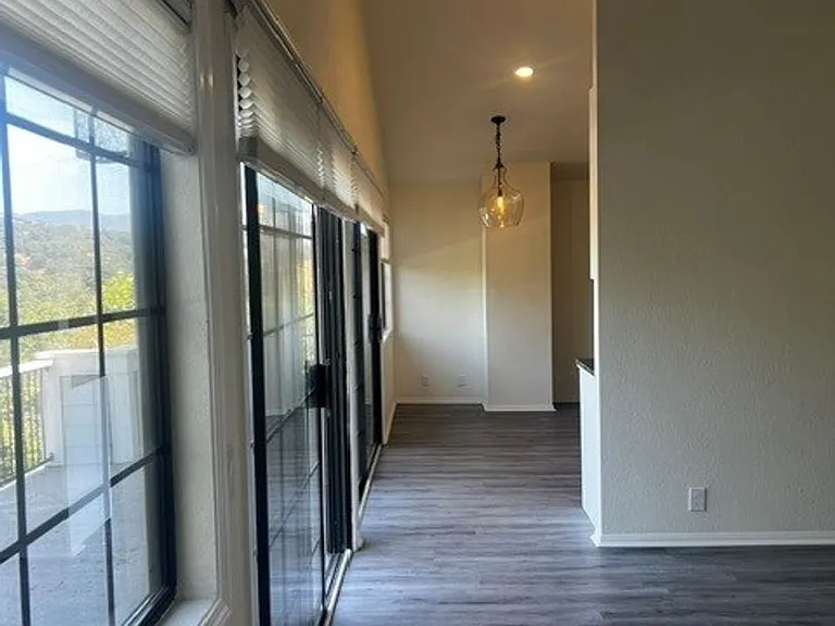 736 Hillside Dr — Photo 12