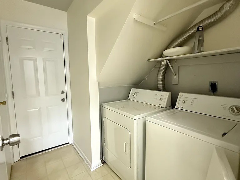 404A Willow Turn — Photo 6