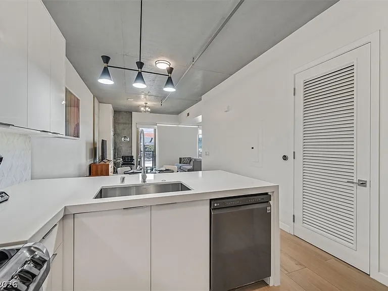353 E Bonneville Ave #433 — Photo 15