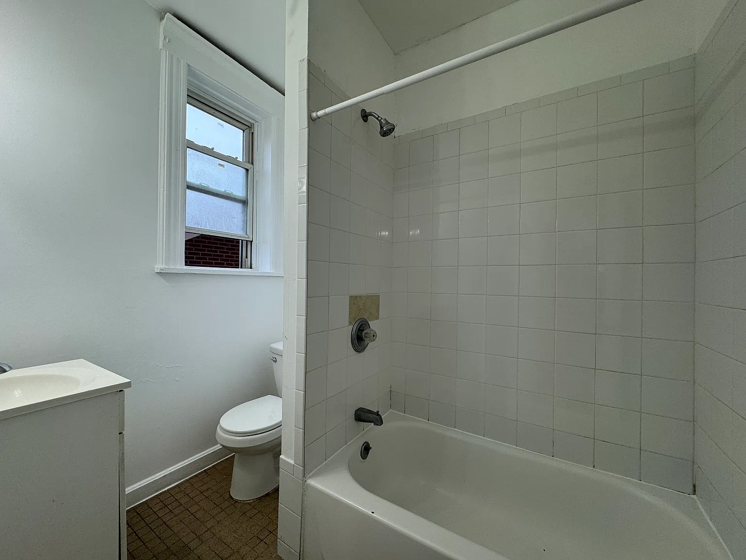 2 bed, 600 sqft, $2,100 — Photo 2