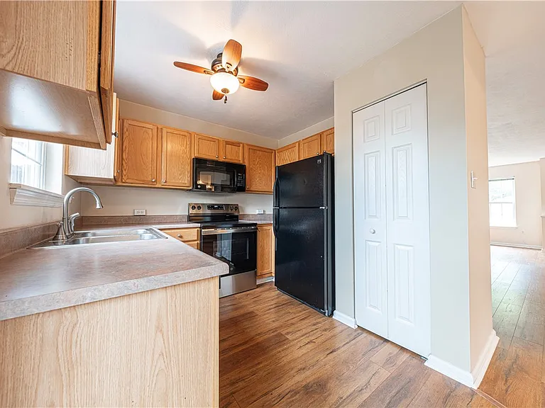 222 Castle Creek Dr — Photo 6