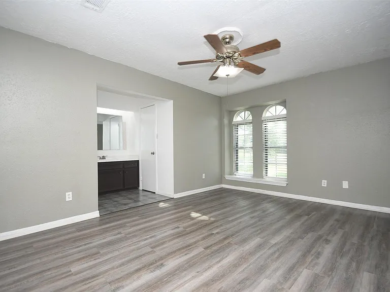 510 Chambly Dr — Photo 22