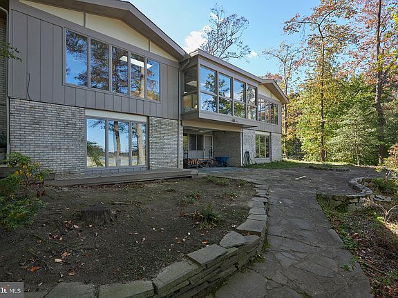 5th image of 3000 Cunningham Dr