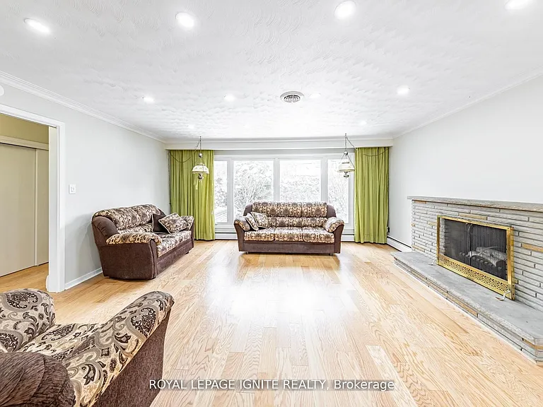 83 Deep Dene Dr #MAIN — Photo 17