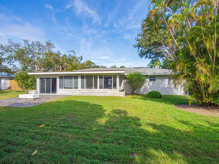 712 Iris Ln — Photo 23