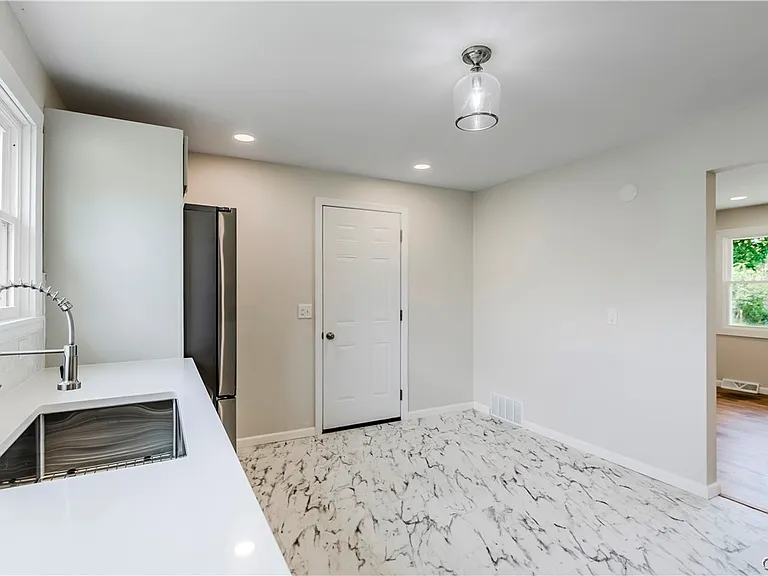 222 Wilber St — Photo 25