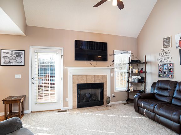 3rd image of 107 Nicole Dr