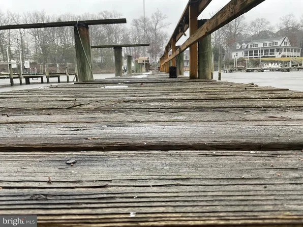 36 Christmas St, Hague, VA 22469