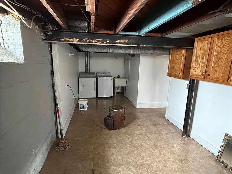 16729 W Outer Dr — Photo 2