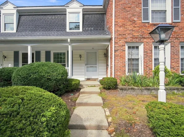 37 Williamsburg Dr Unit 37, Springfield, MA 01108