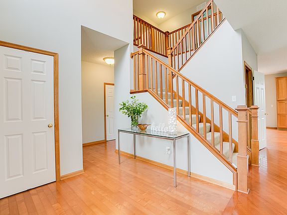 Bright & open floor plan.