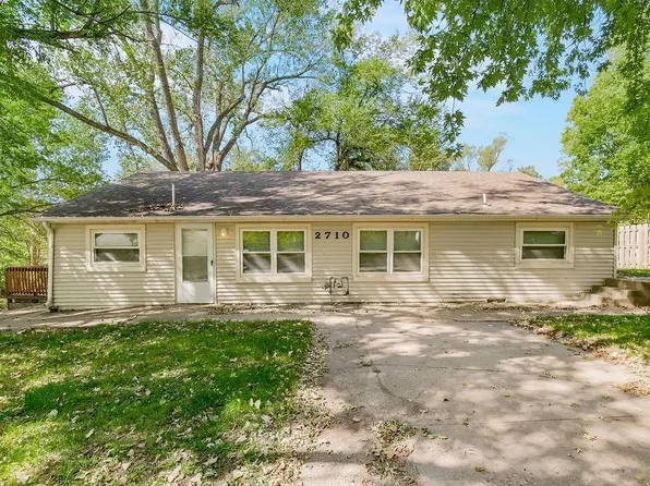 2710 Cedar Crest Dr, Independence, MO 64057