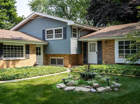 8188 North Warwick COURT, Brown Deer, WI 53209