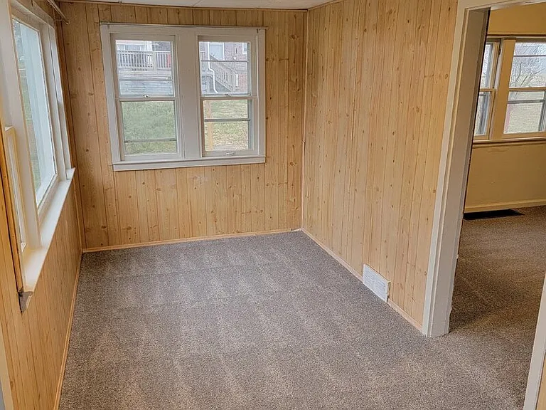 1211 Lewis Ave — Photo 2