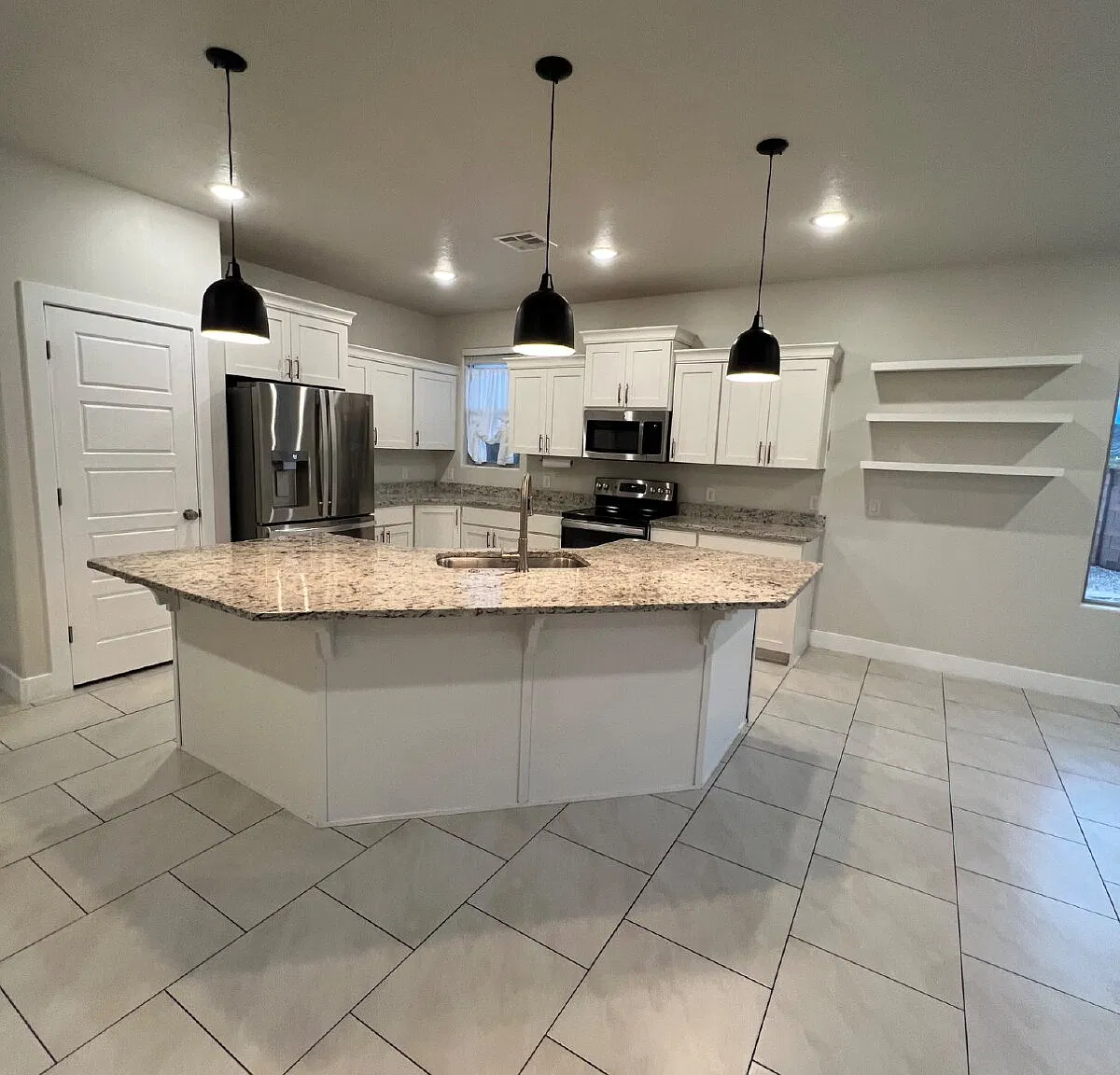 3 bed, 2.0 bath, $2,700 — Photo 3