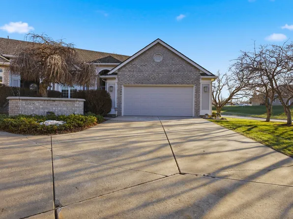 13598 Village Ct, Clive, IA 50325