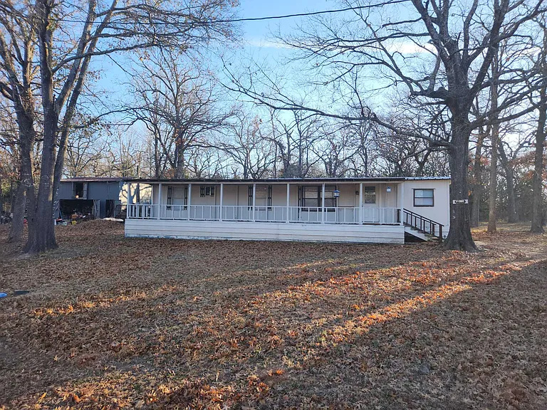 11202 Private Road 6104 — Photo 1