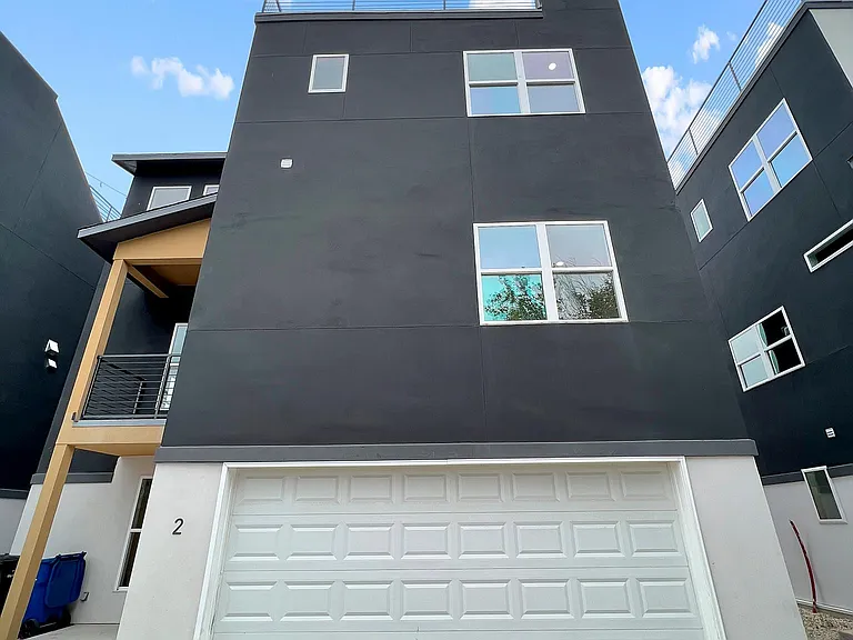 100 Lewis St — Photo 2