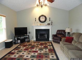 279 Ravenshollow Dr, Cuyahoga Falls, OH 44223