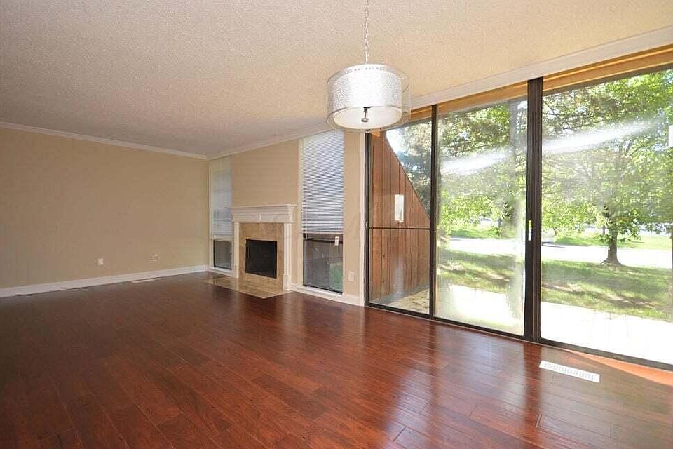 1st image of 4839 Crazy Horse Ln #4