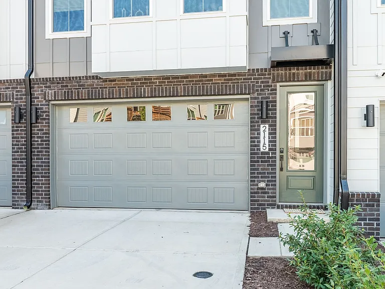 2115 Opulent Oaks Ln — Photo 2