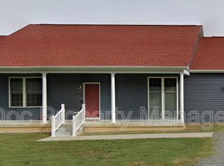 1043 Julian Dr, Fredericksburg, VA 22405