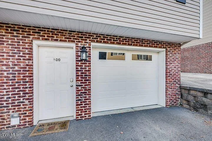 169 E Grande Ave #100 — Photo 3