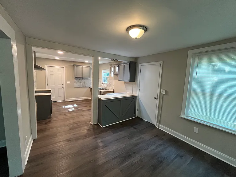 3905 Robinson Rd — Photo 5