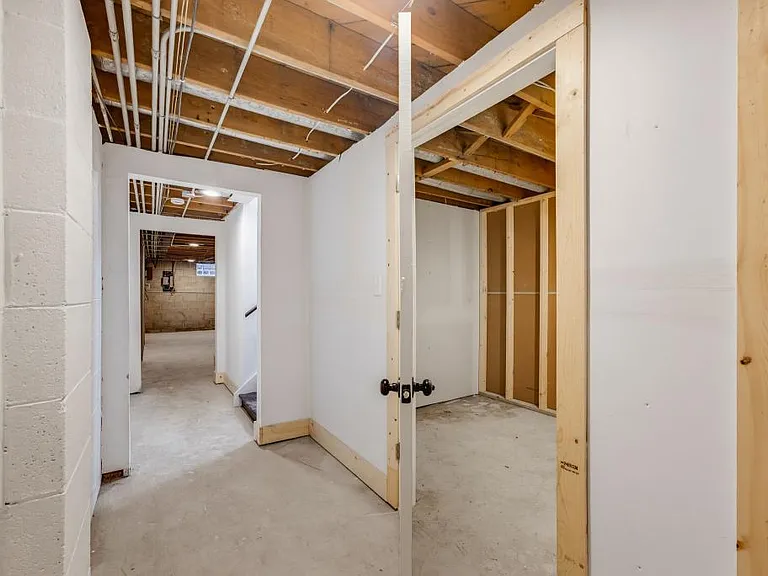 2034 S 81st St — Photo 12