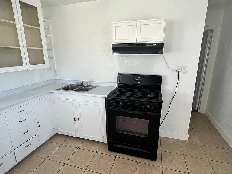 6104 Chia Ave — Photo 7