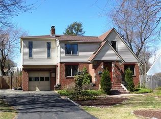 4 Cherryfield Dr, West Hartford, CT 06107