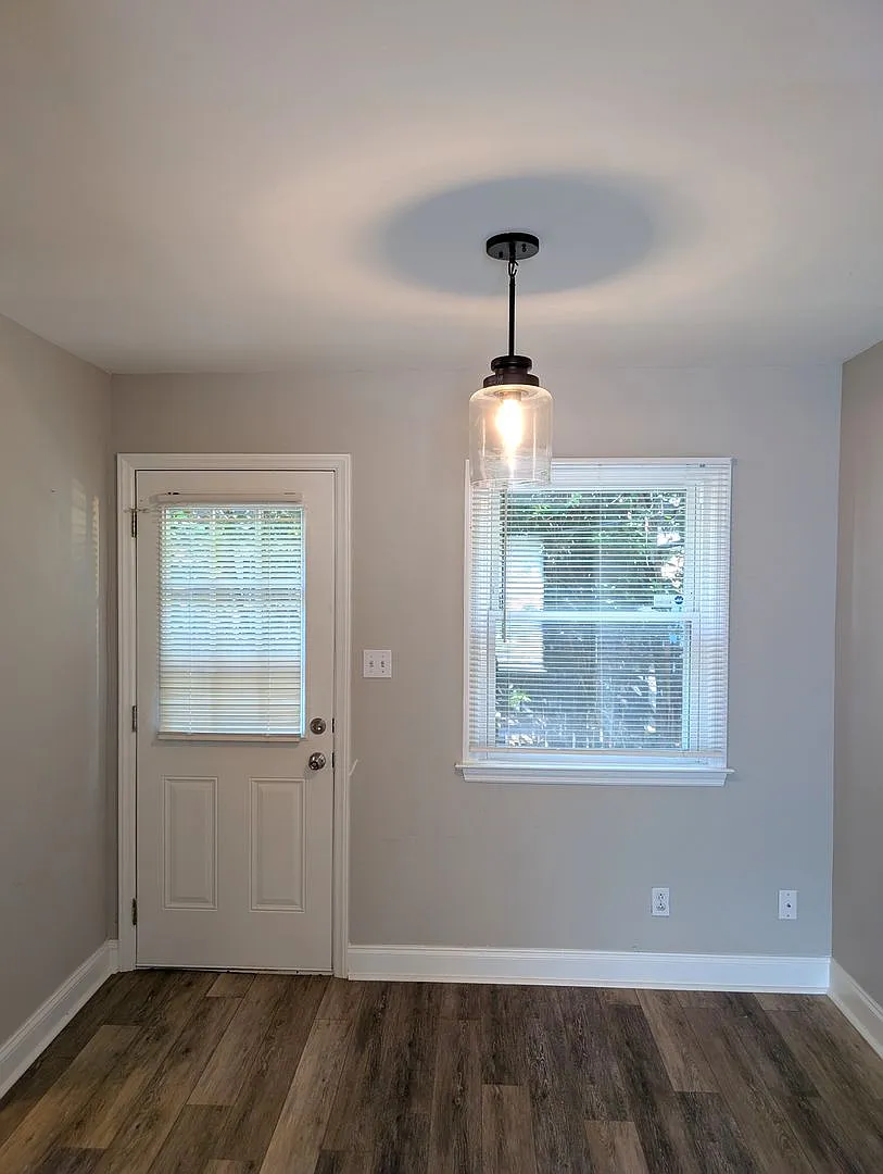 Minutes from Uptown! 2 Bedroom Townhome. Abundant Greenspace! — Photo 3