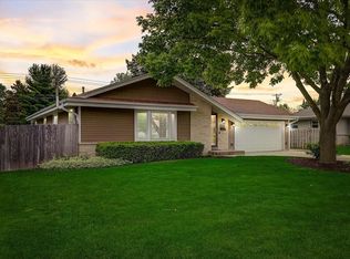 6174 S 37th St, Greenfield, WI 53221