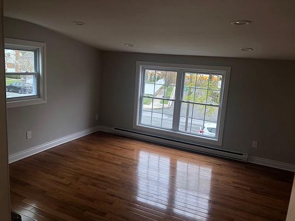 5th image of 87 Benjamin Ave Floor 2