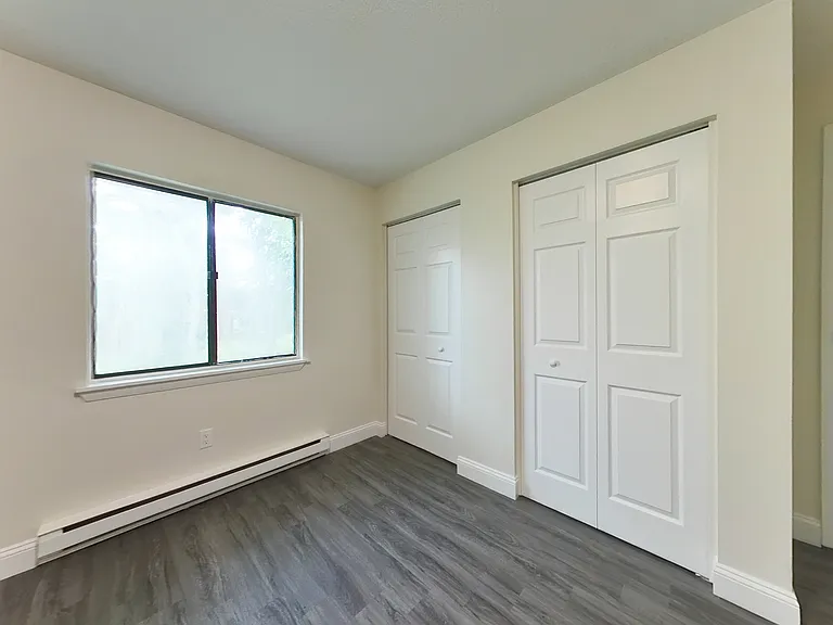 Oakbrook Manor Apartments — Photo 11