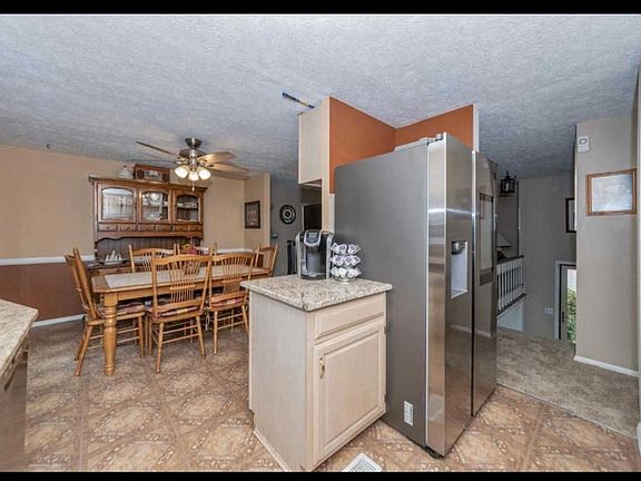 2nd image of 912 Leslie Ct